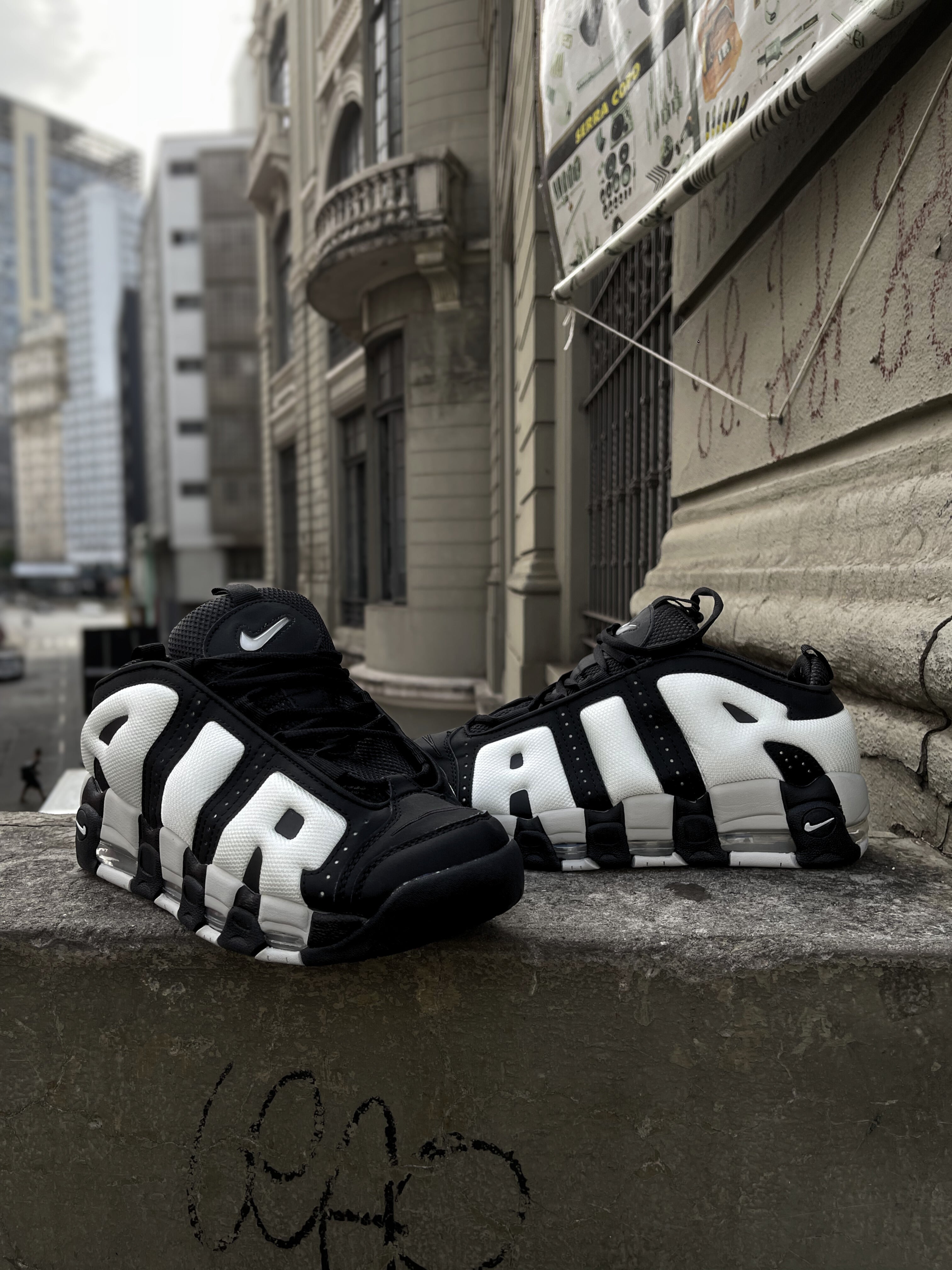 Nike Air More Uptempo Low - Preto e Branco