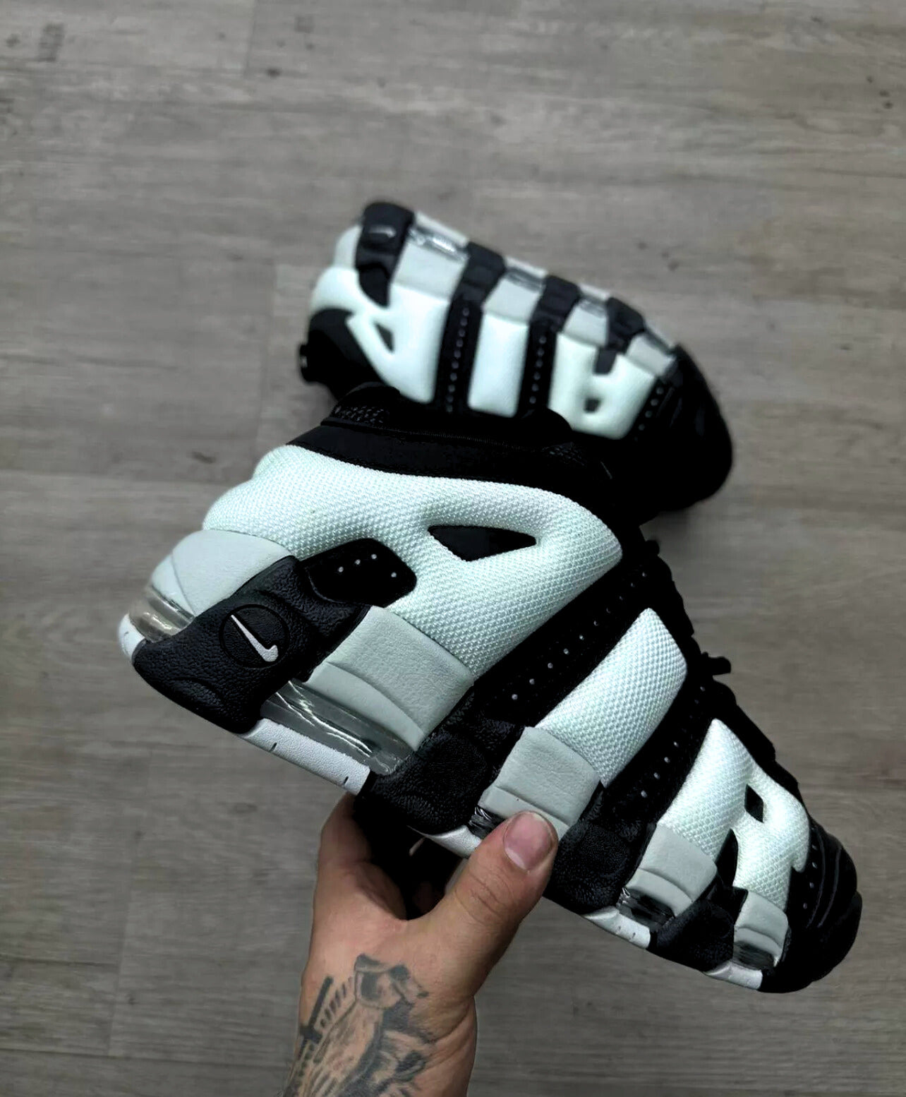 Nike Air More Uptempo Low - Preto e Branco
