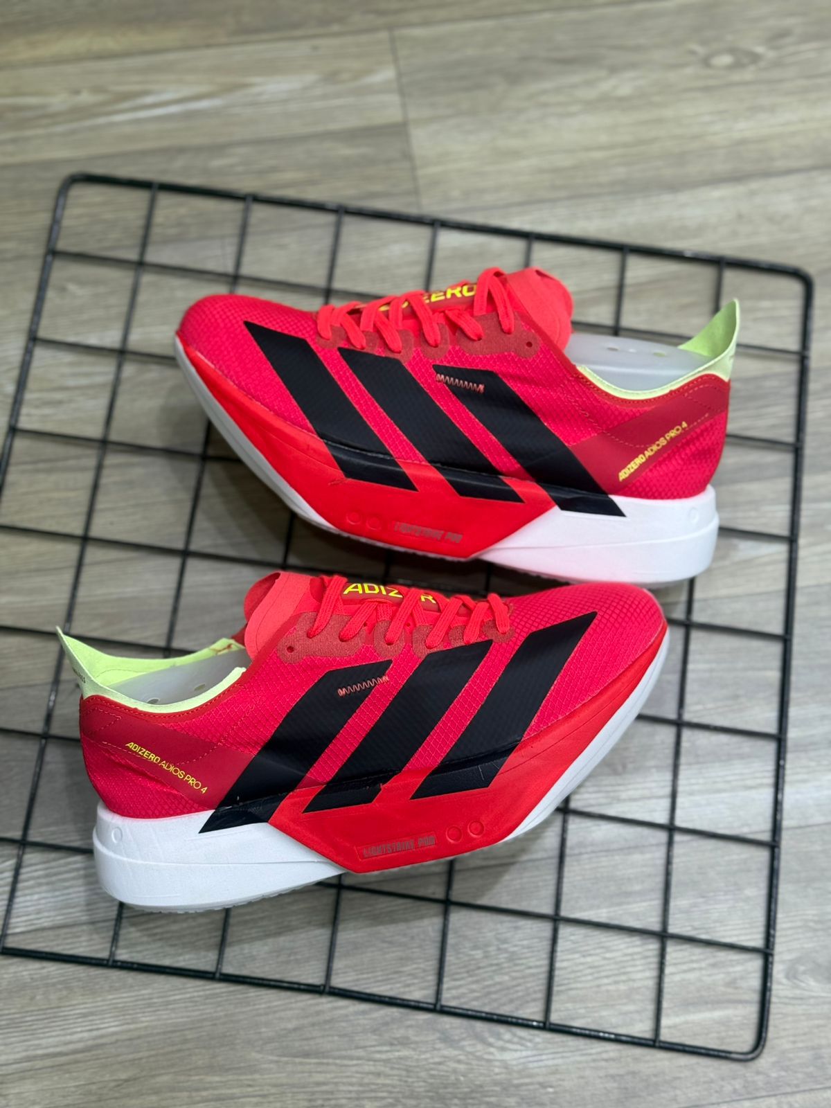 Adidas Adizero Adios Pro 4 - Vermelho, Preto e Branco