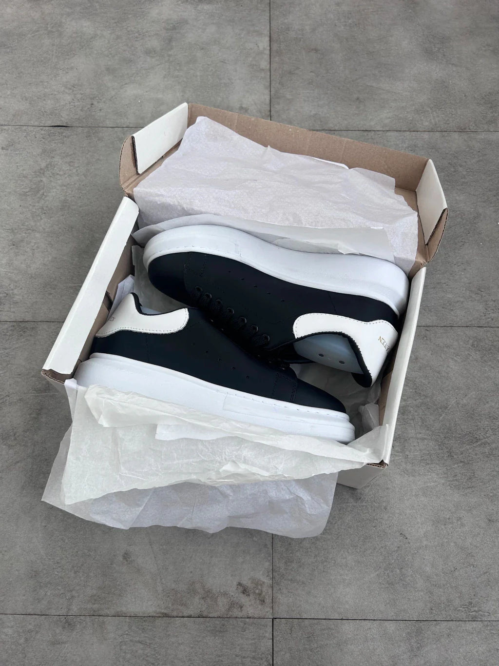 Alexander Mcqueen - Preto e Branco