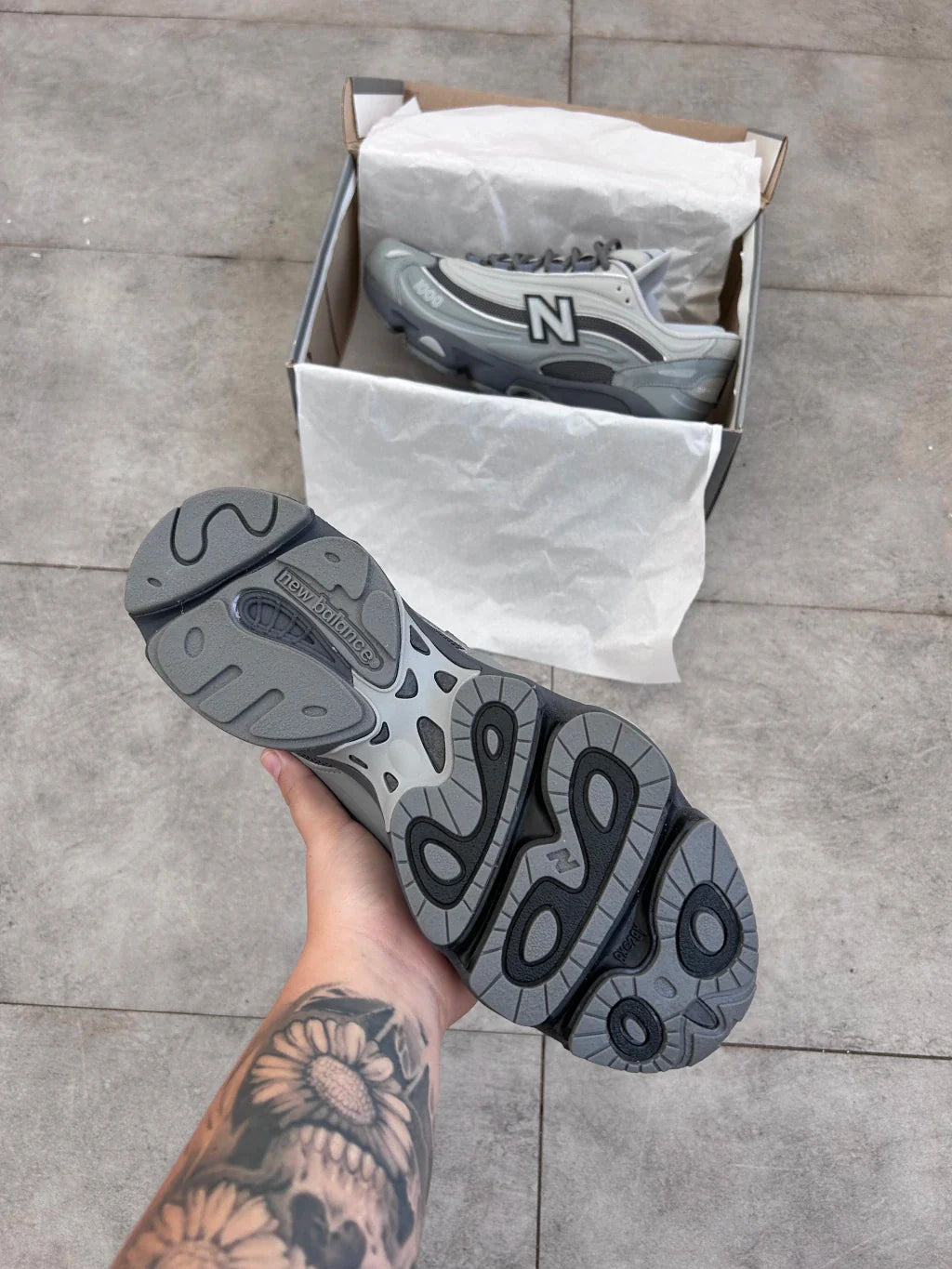 New Balance 1000 - Preto e Cinza