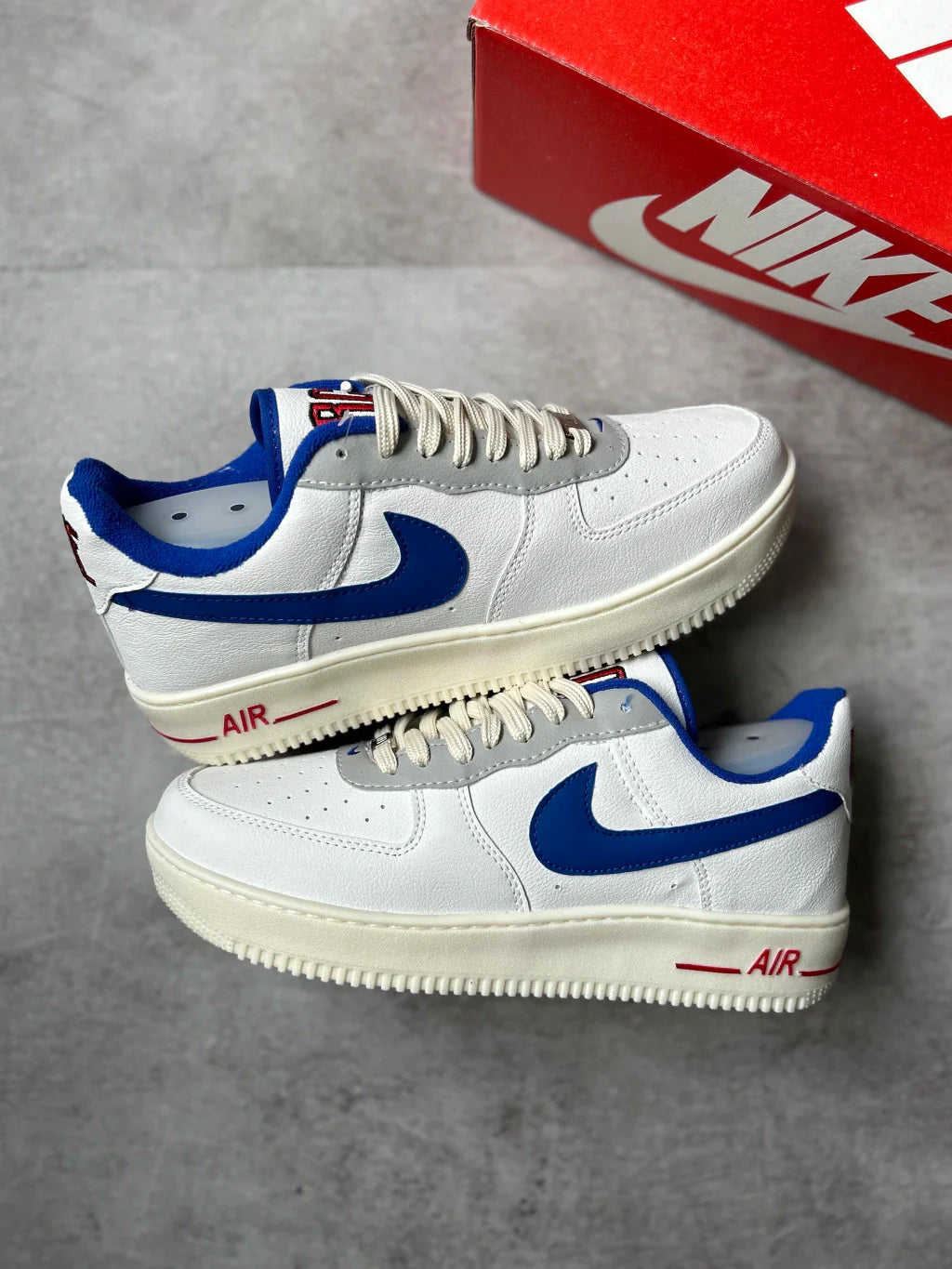 Nike Air Force 1 - Couro Branco e Azul