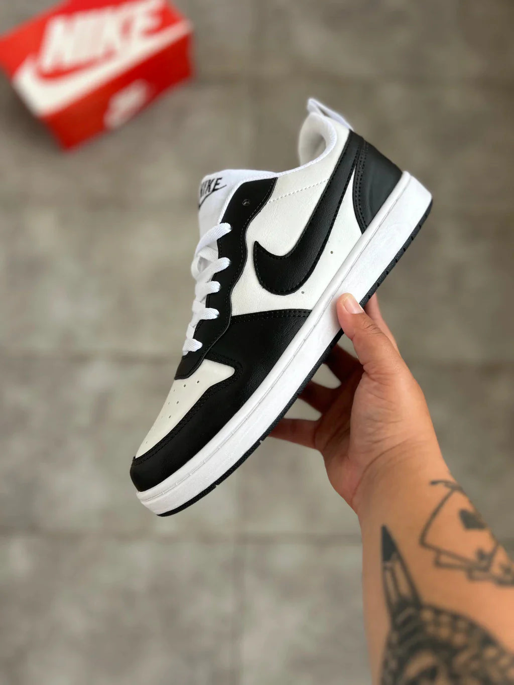 Nike Court Borough - Black and White