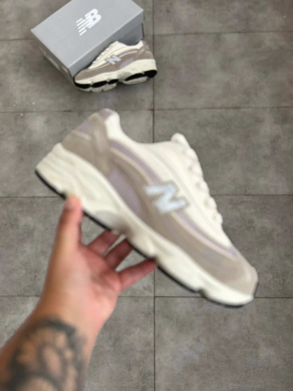 New Balance 1000 - Bege e Marrom