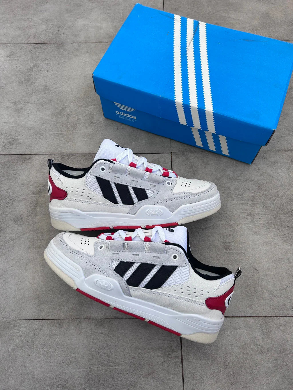 Adidas ADI2000 - Branco, Vermelho e Preto