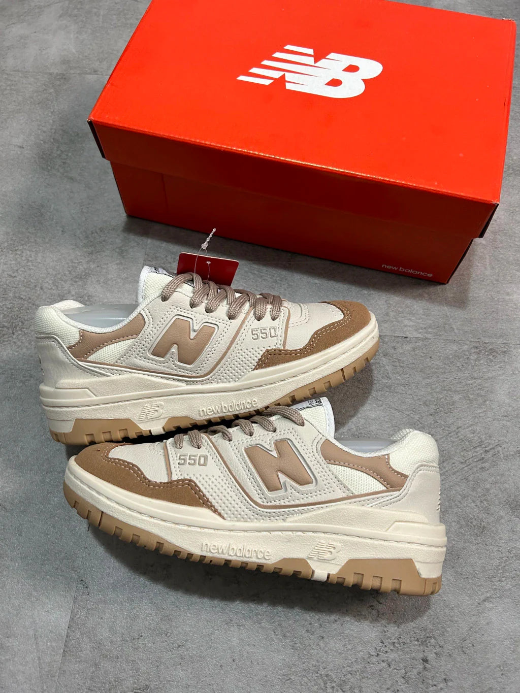 New Balance 550 - Couro Bege e Marrom