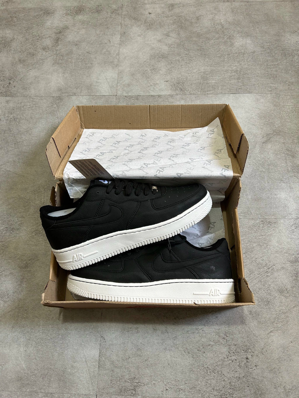 Nike Air Force 1 - Craft Black