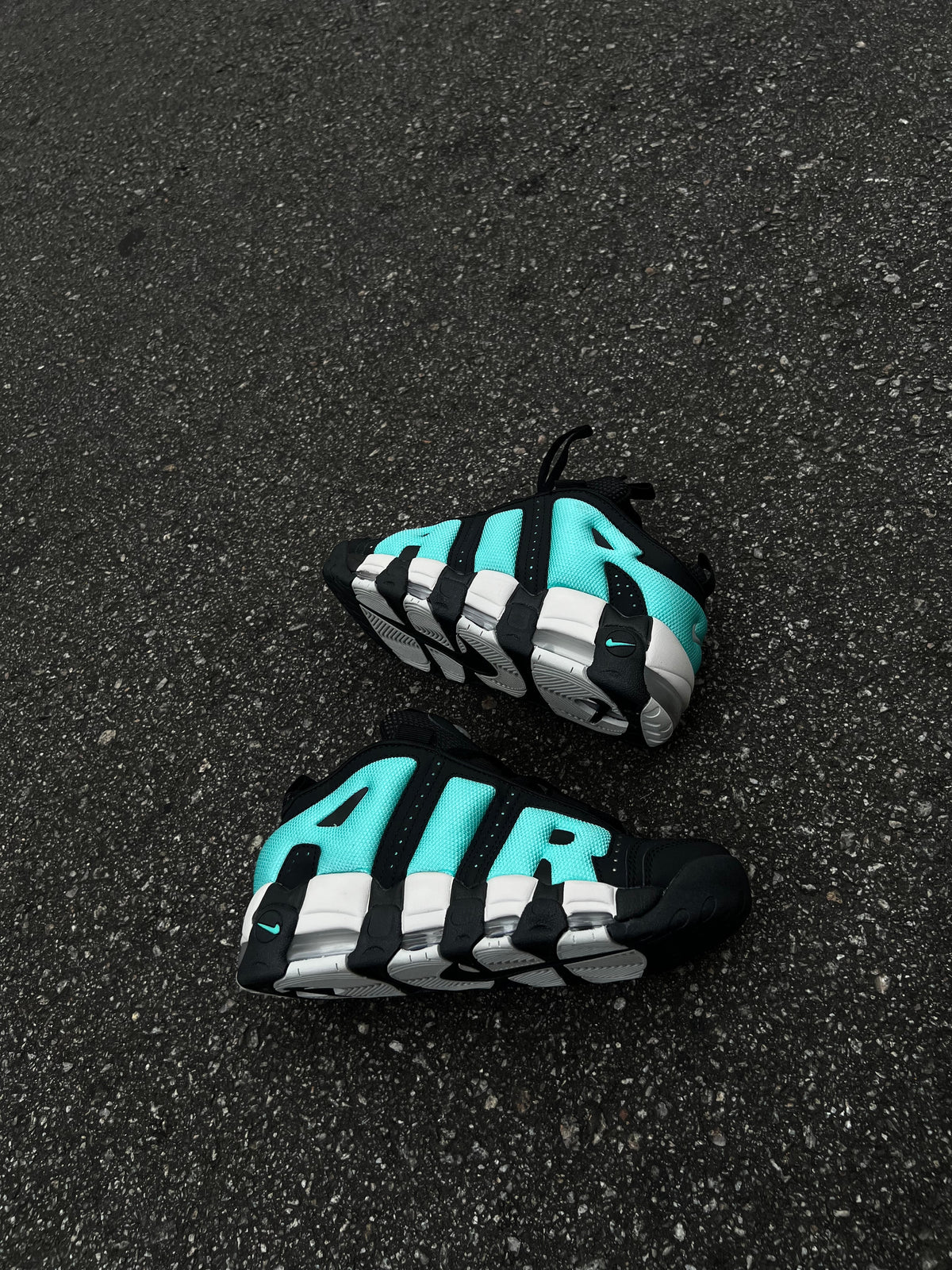 Nike Air More Uptempo Low - Preto e Azul