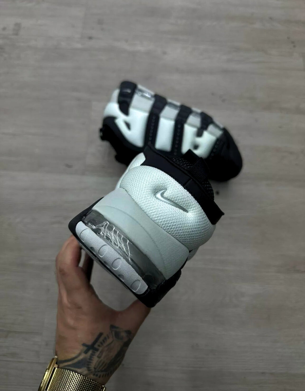 Nike Air More Uptempo Low - Preto e Branco