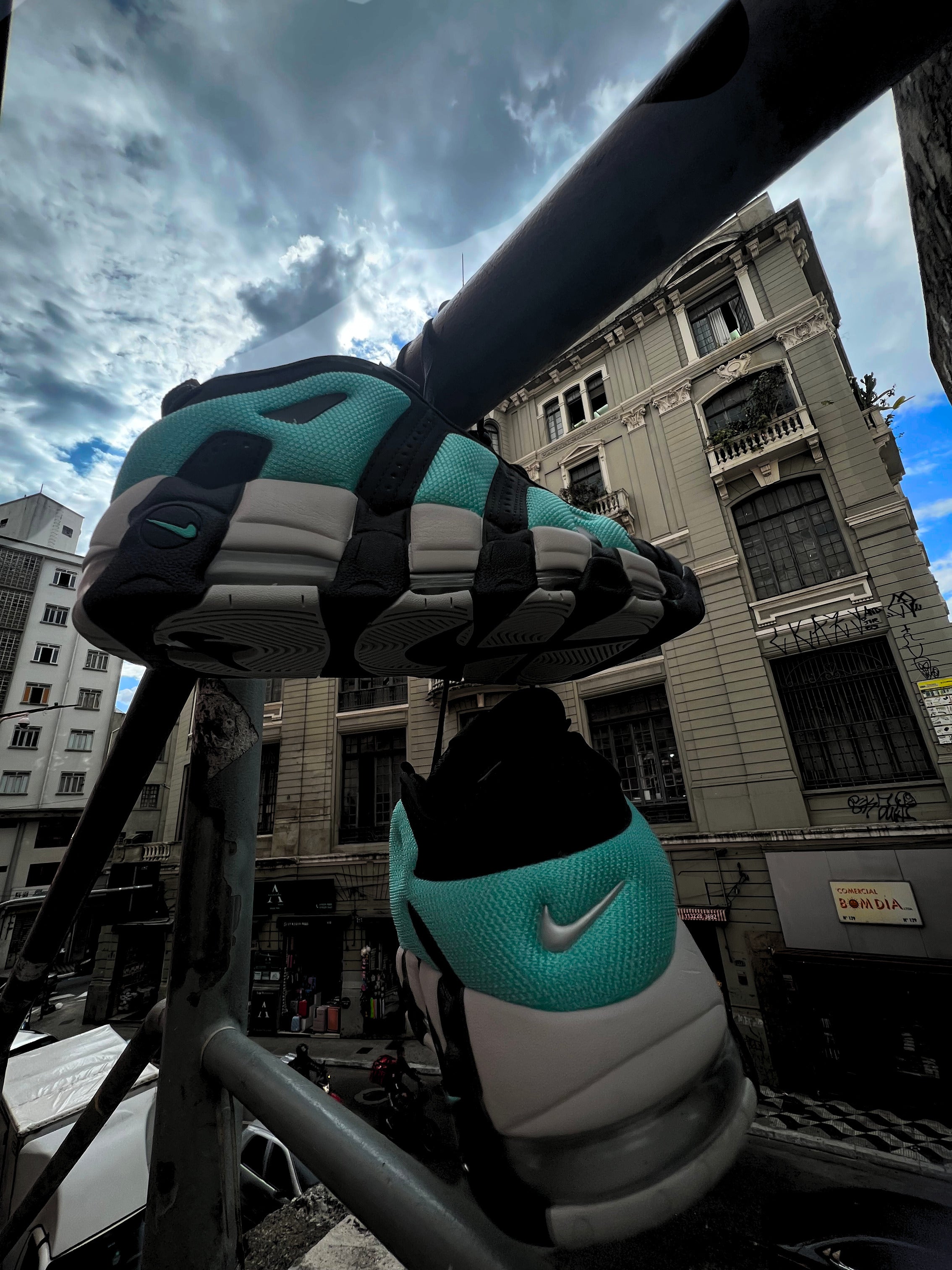 Nike Air More Uptempo Low - Preto e Azul