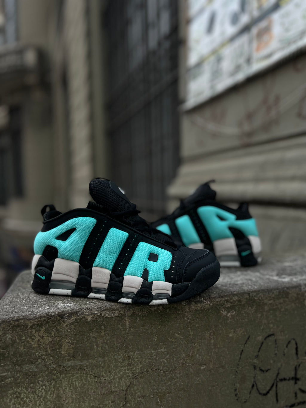 Nike Air More Uptempo Low - Preto e Azul