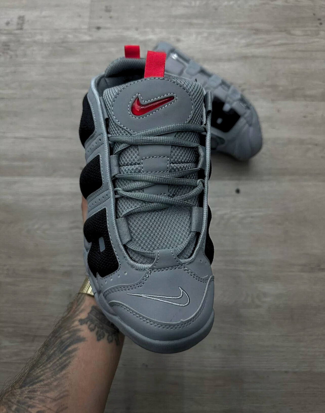 Nike Air More Uptempo Low - Cinza e Preto