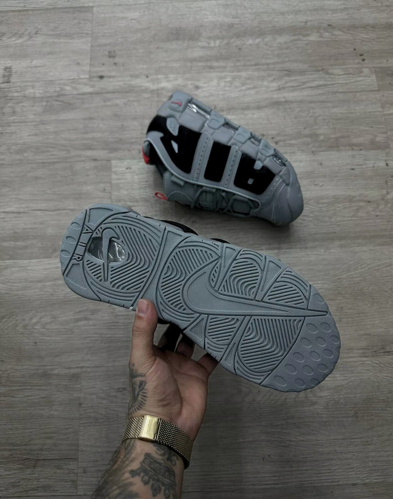 Nike Air More Uptempo Low - Cinza e Preto