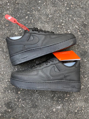 Nike Air Force 1 - Preto Couro Clássico