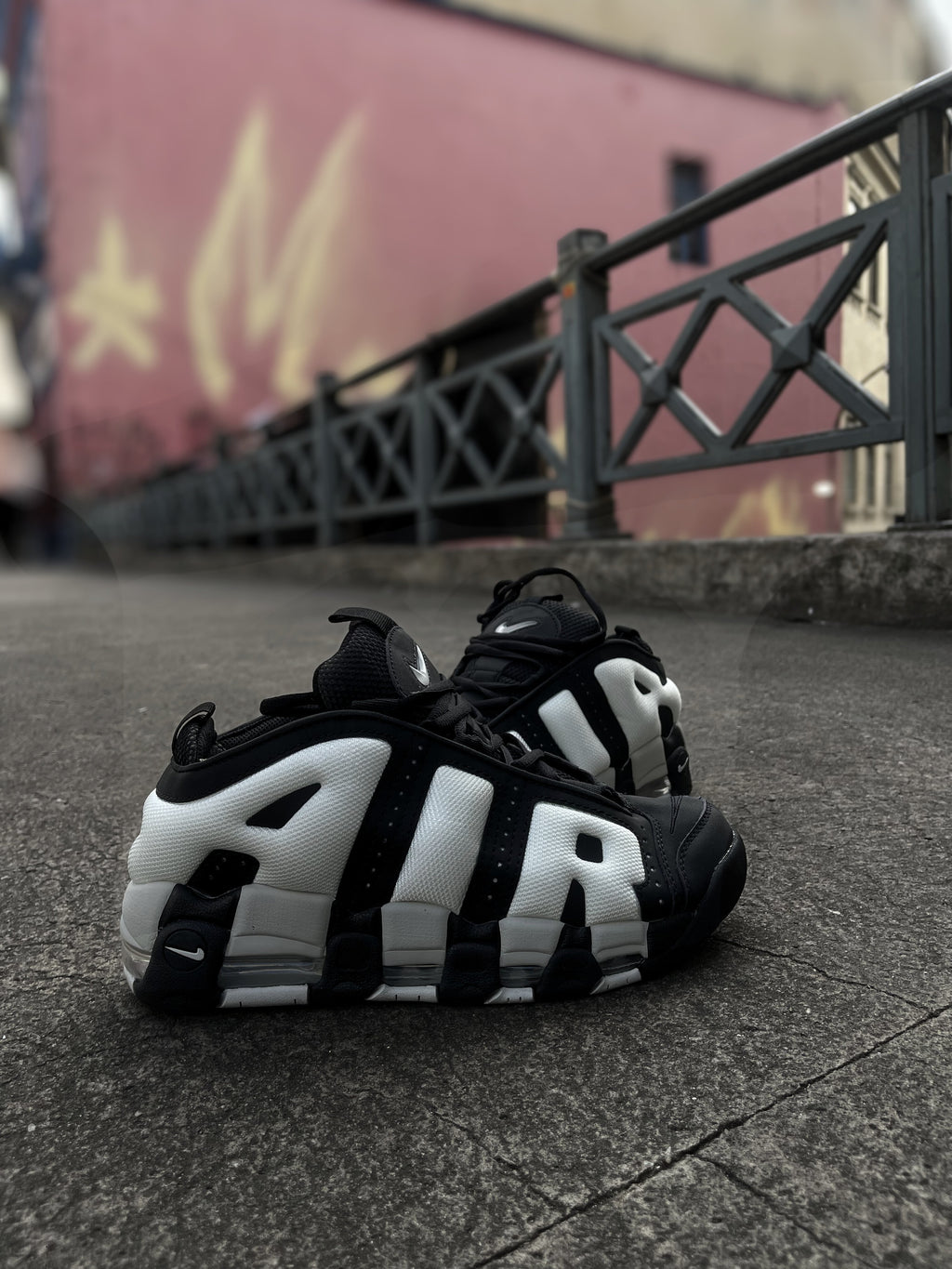 Nike Air More Uptempo Low - Preto e Branco