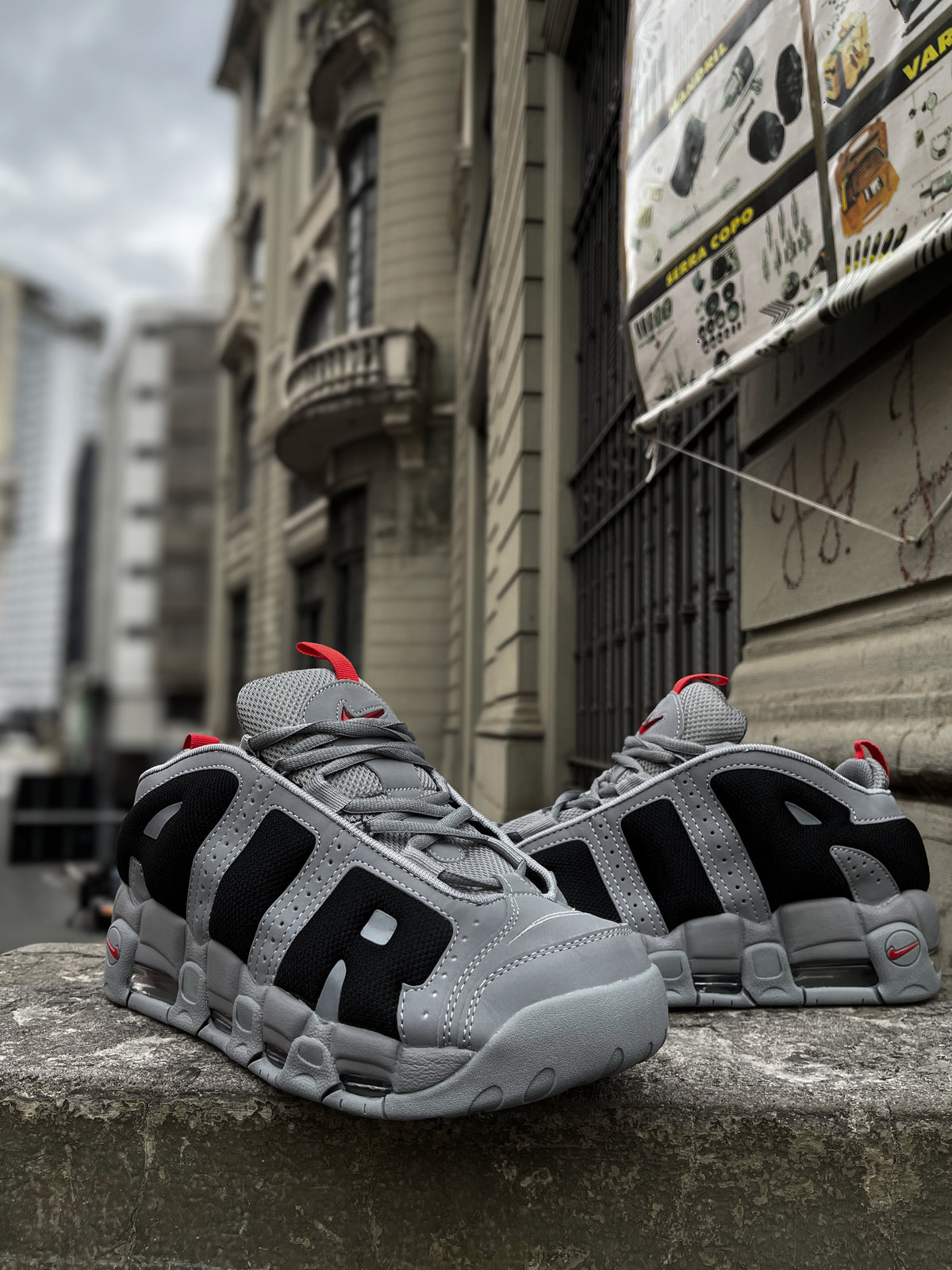 Nike Air More Uptempo Low - Cinza e Preto