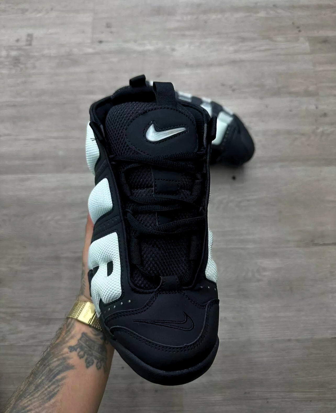 Nike Air More Uptempo Low - Preto e Branco