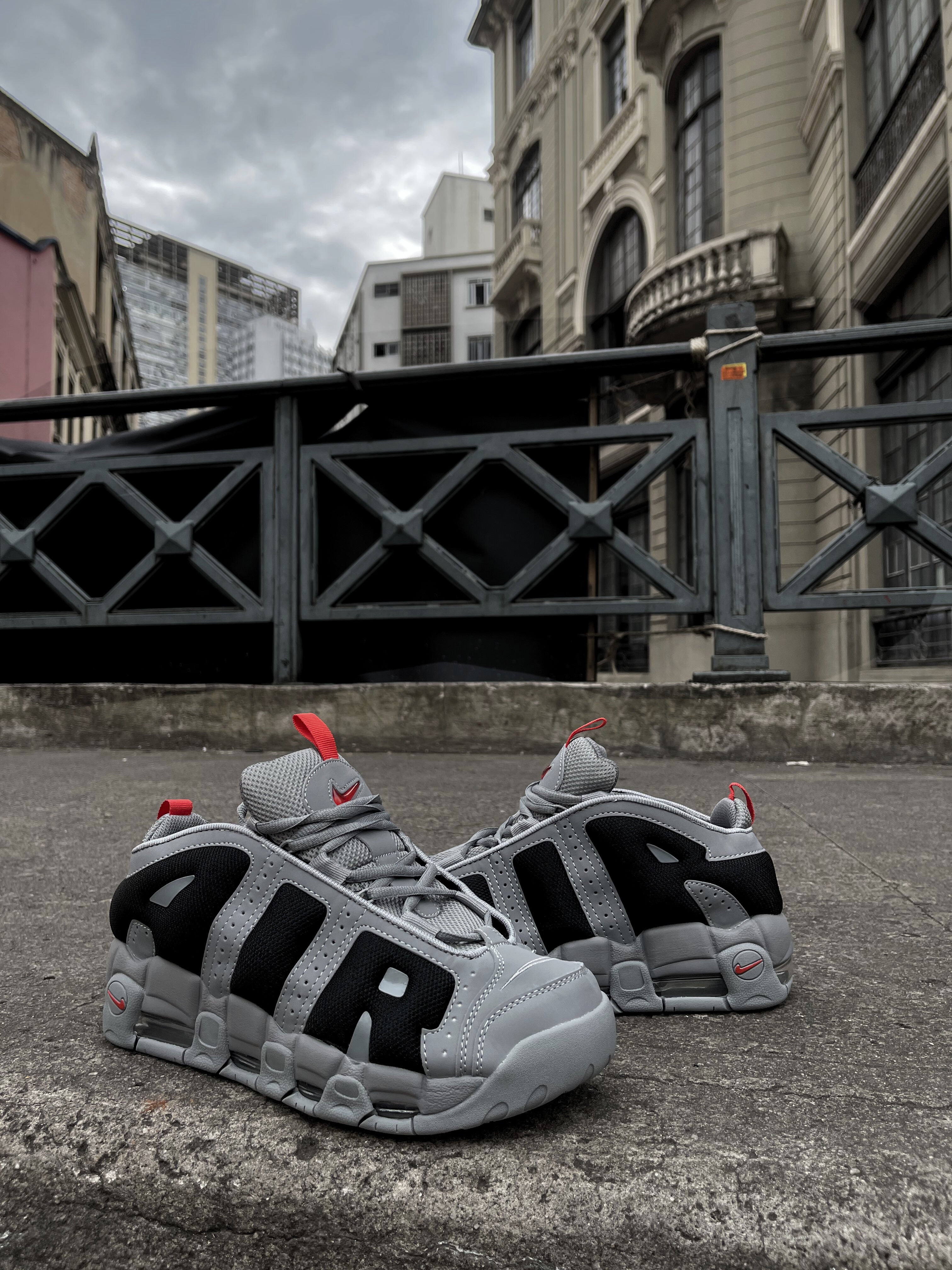 Nike Air More Uptempo Low - Cinza e Preto