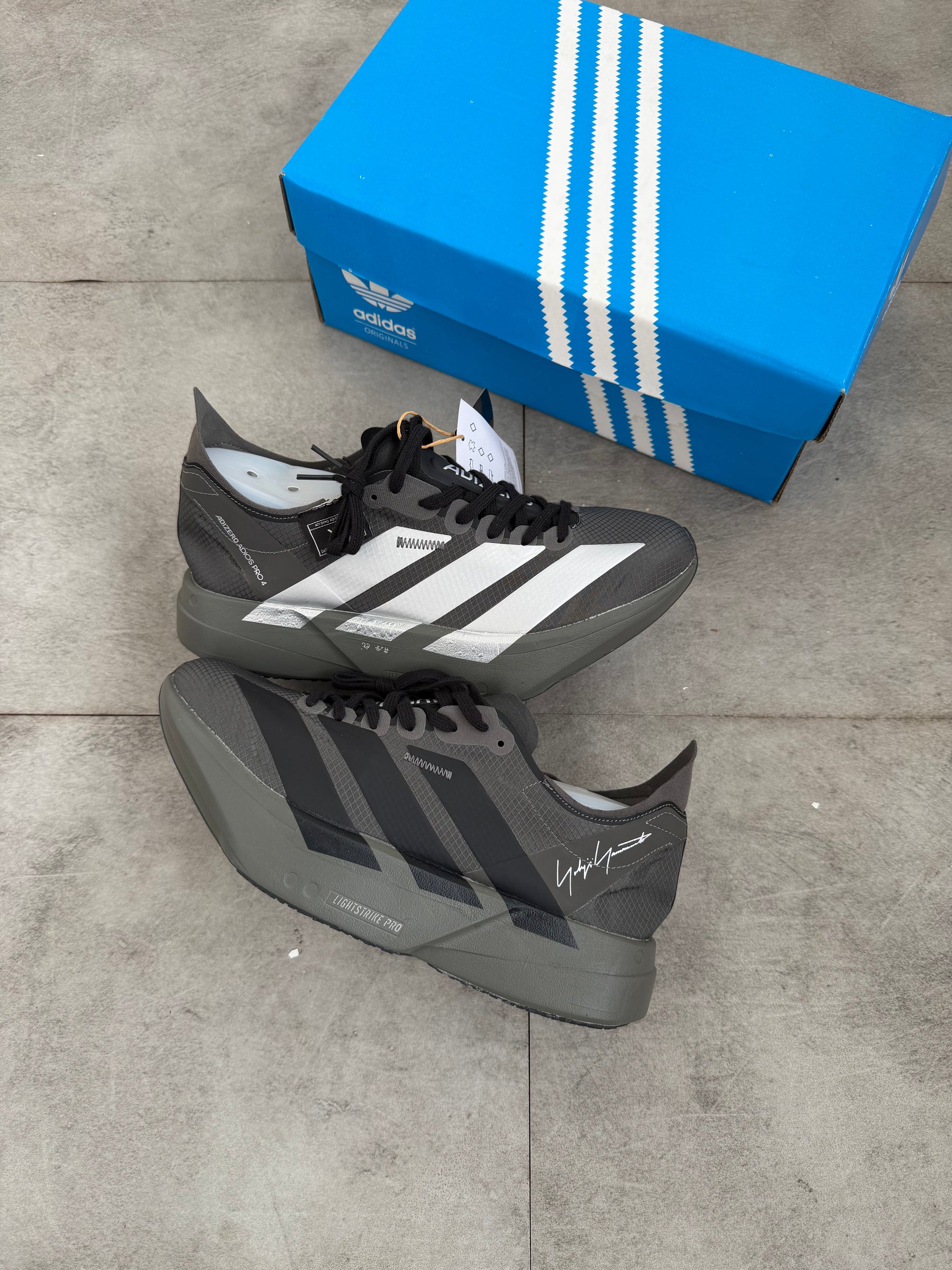 Adidas Adizero - Preto e Branco - Importado