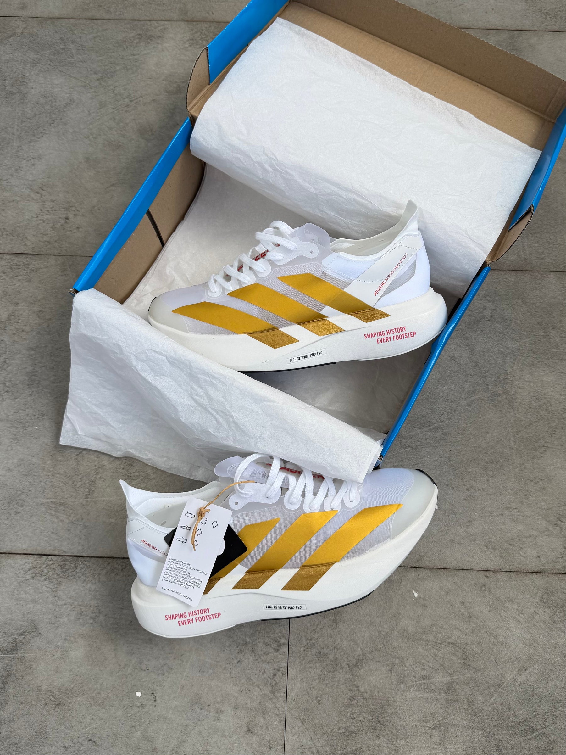Adidas Adizero - Branco e Dourado - Importado