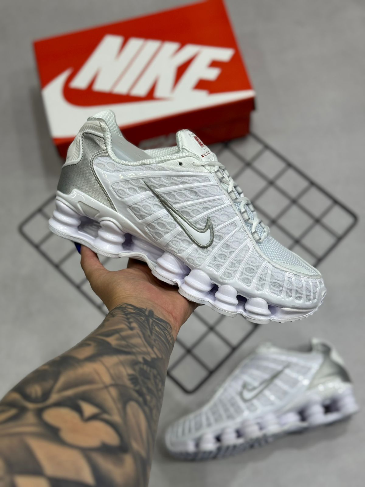 Nike Shox TL - Prata/Branco - Premium