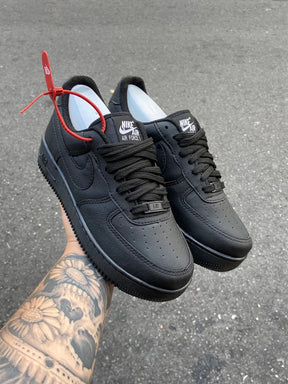 Nike Air Force 1 - Preto Couro Clássico