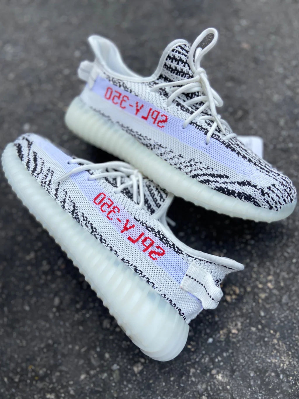 Adidas Yeezy Boost 350 V2 - Zebra - Importado