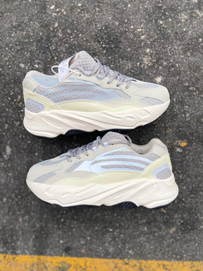 Adidas Yeezy 700 V2 - Static