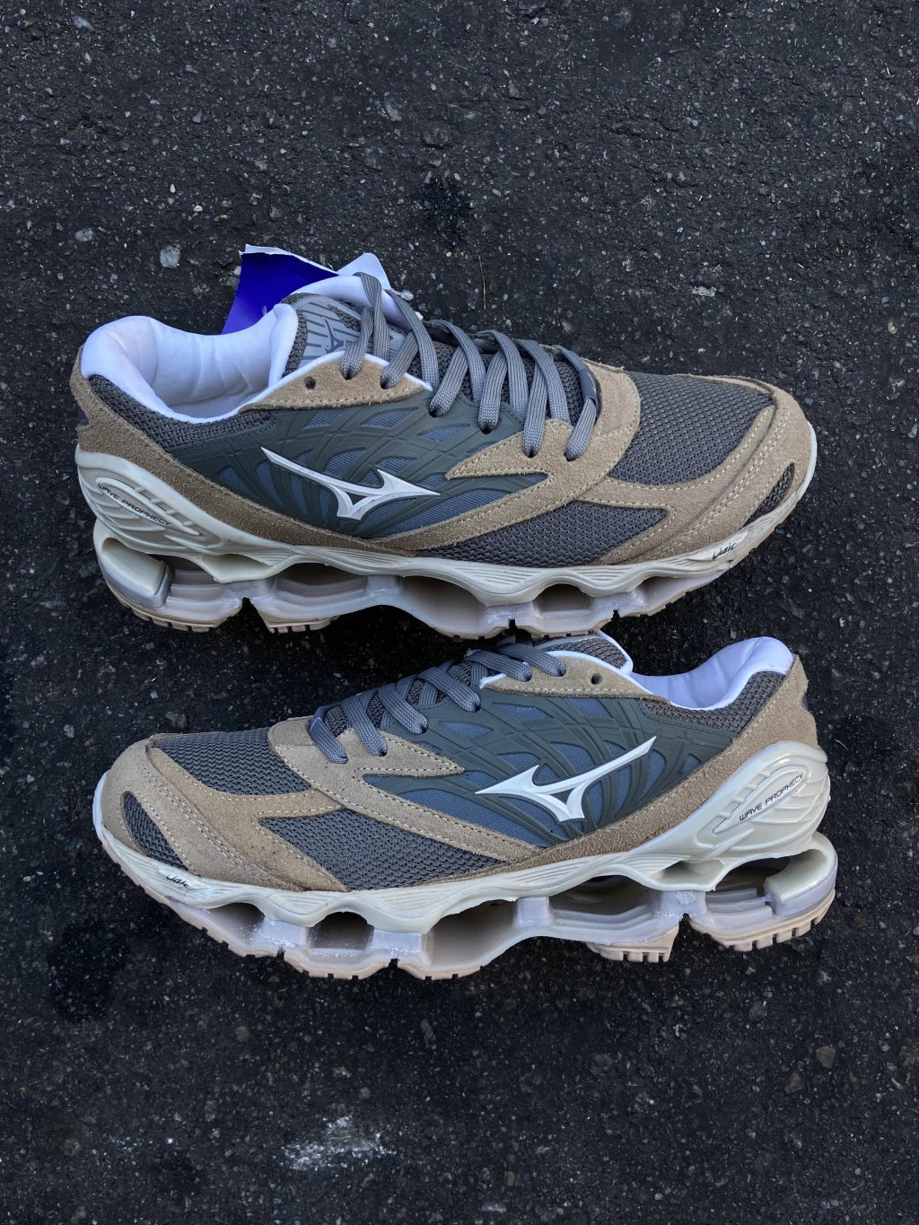 Mizuno Prophecy LS - Bege e cinza