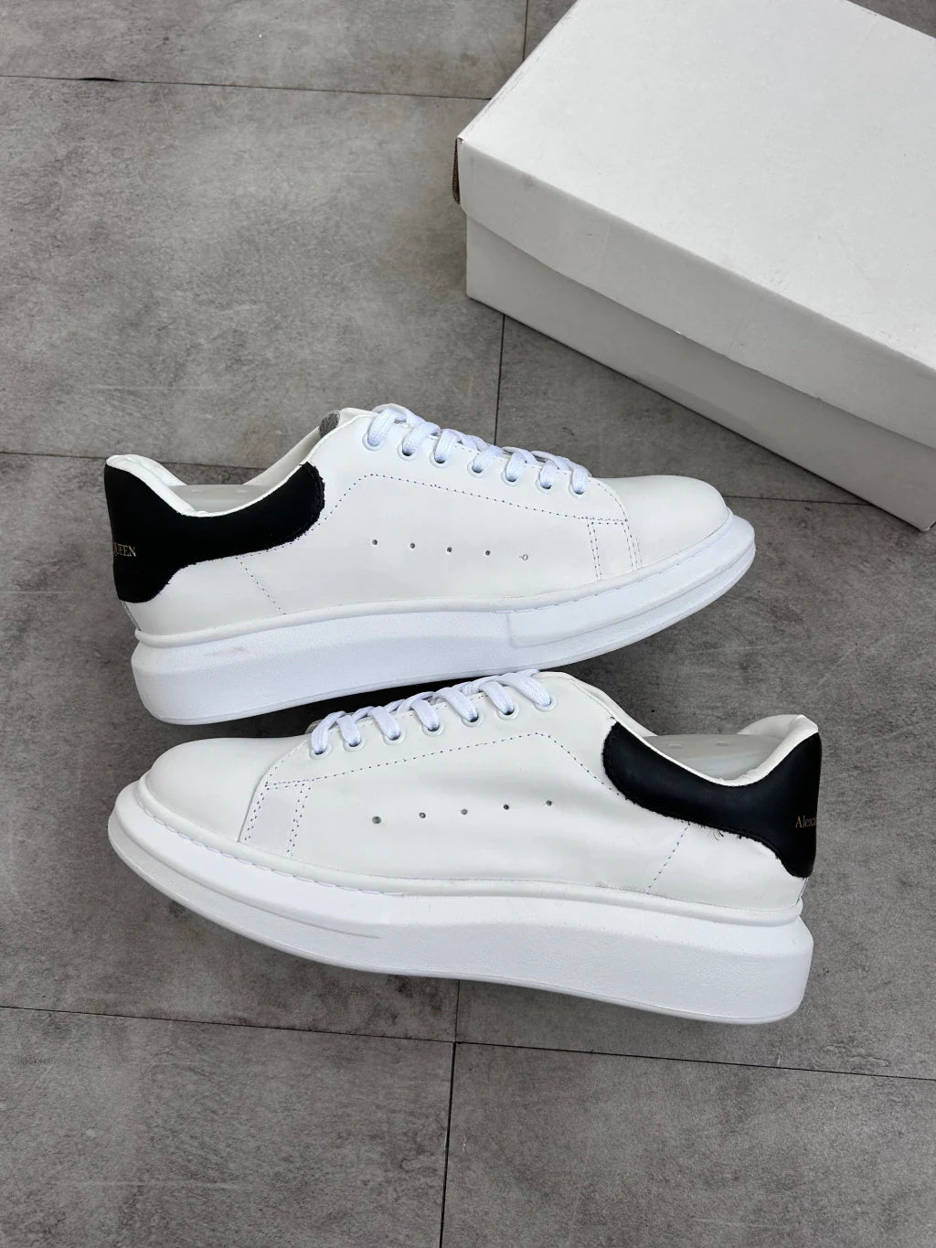 Alexander Mcqueen - Branco com Preto