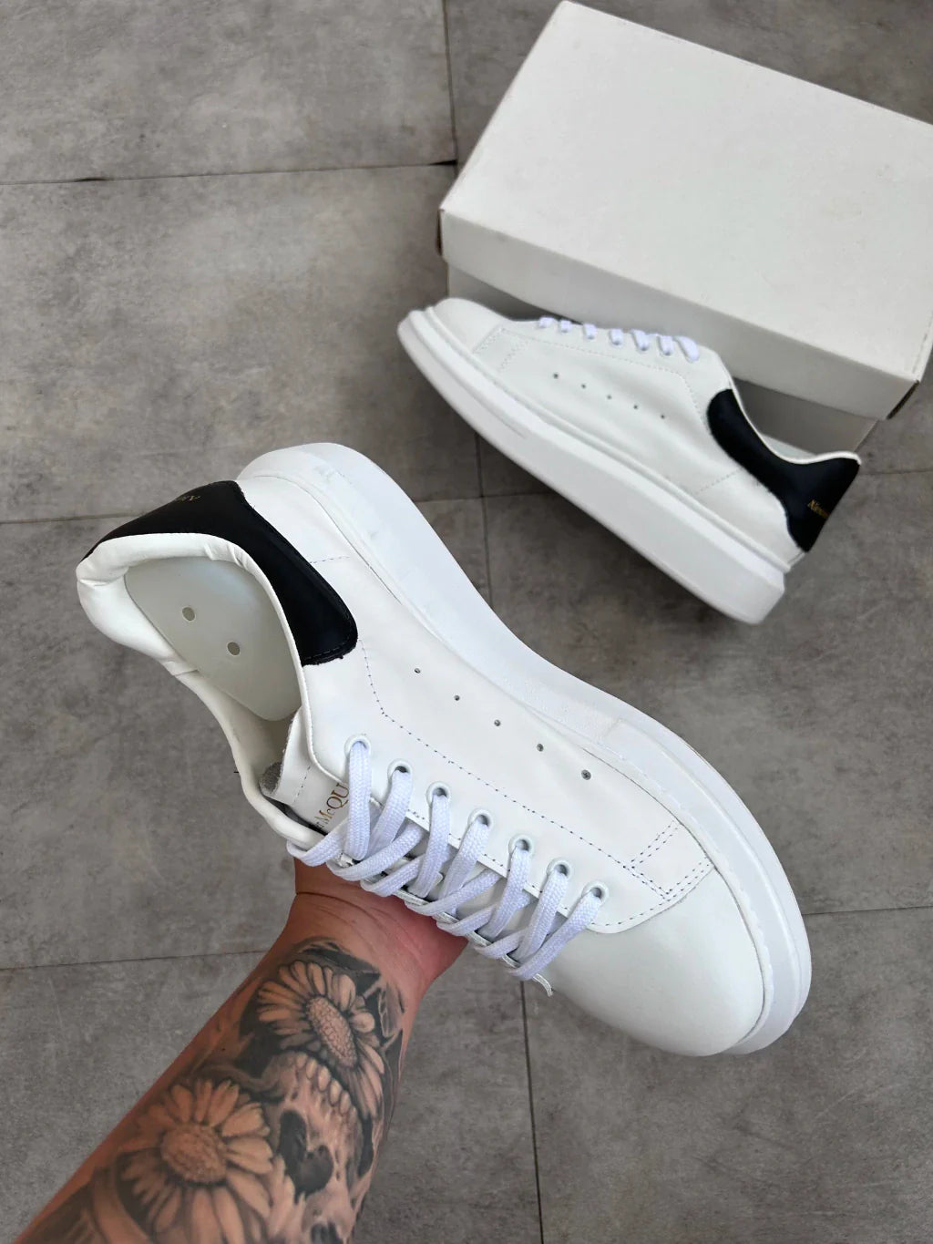 Alexander Mcqueen - Branco com Preto