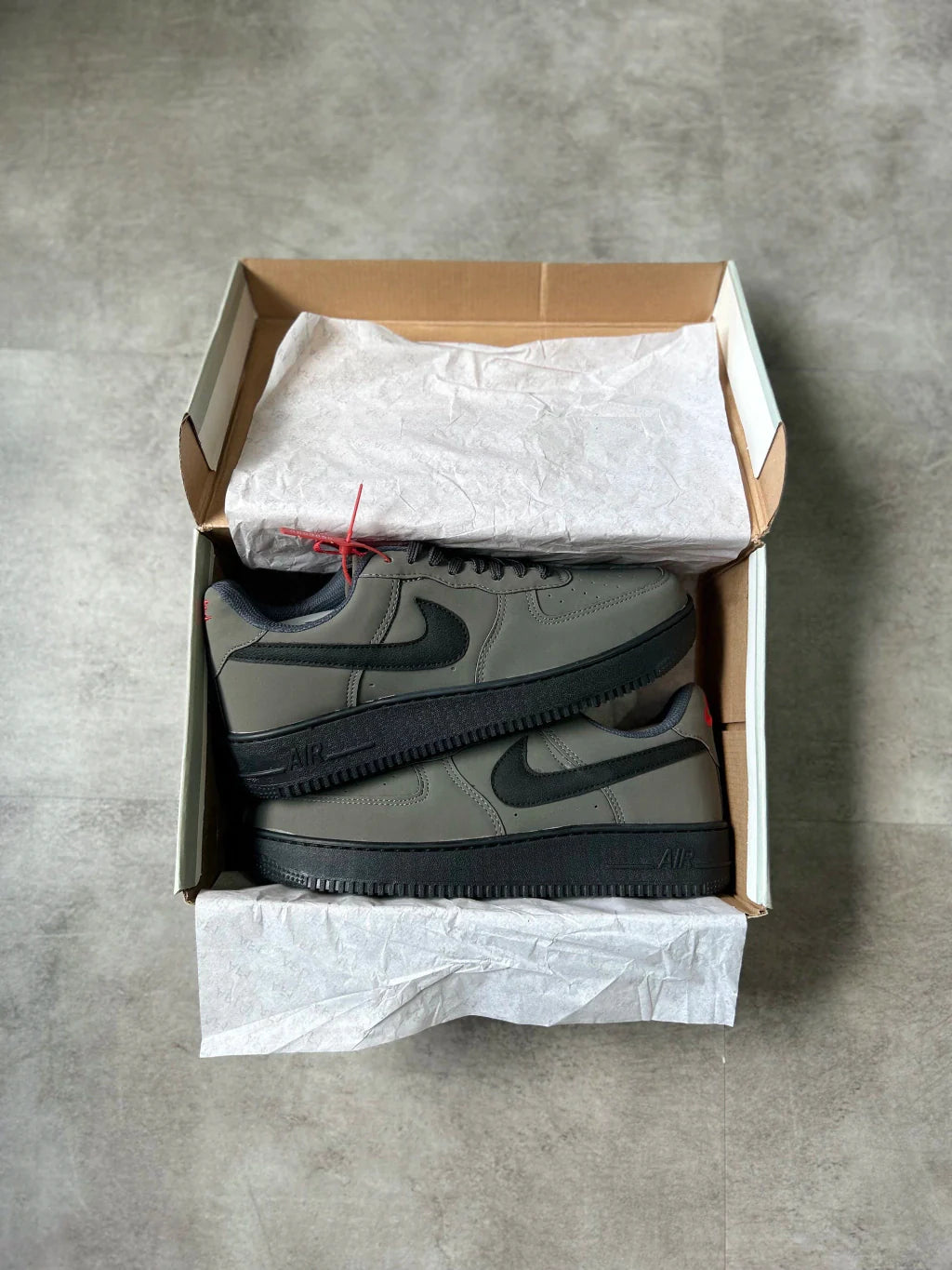 Nike Air Force 1 - Grafite/Preto