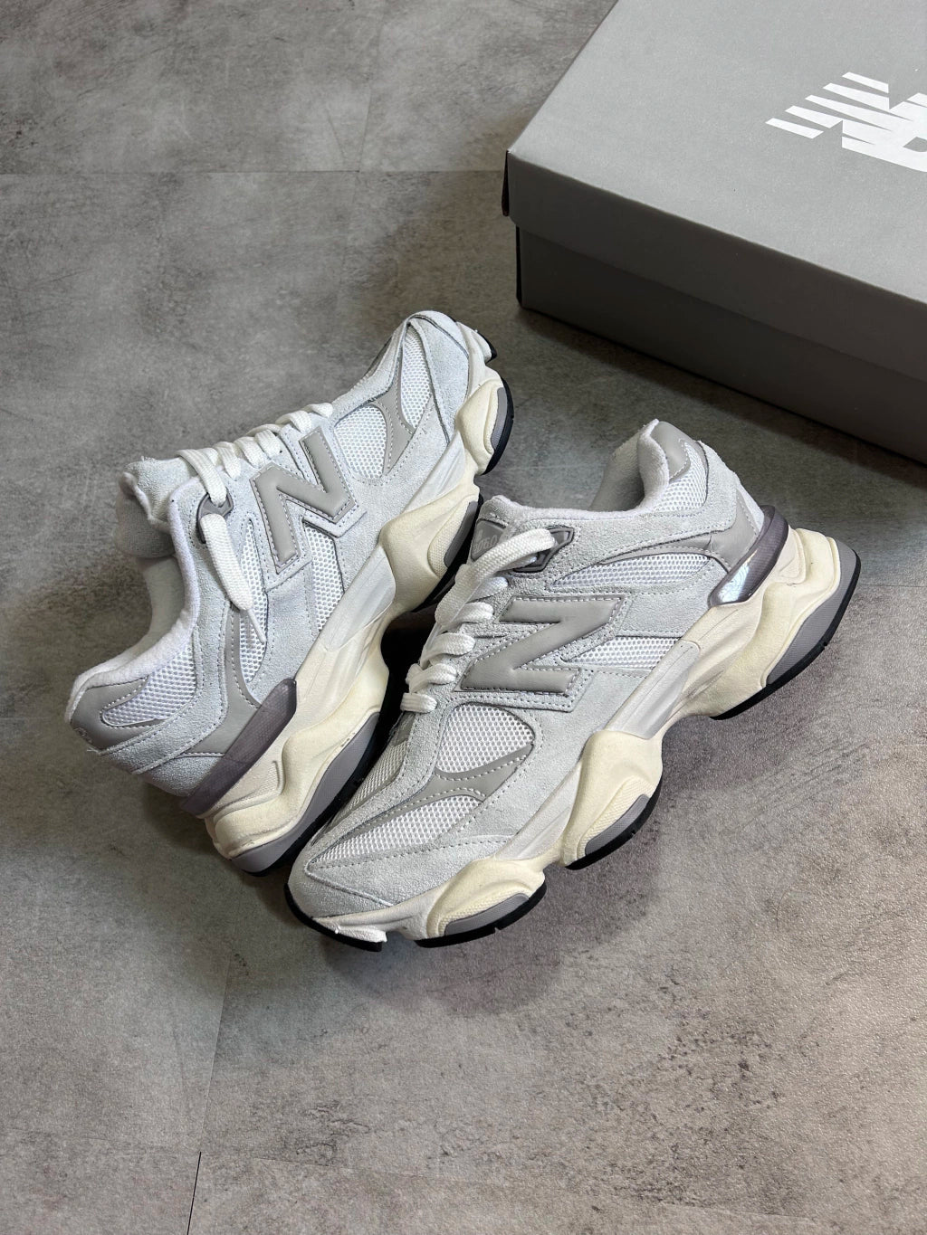 New Balance 9060 - Cinza