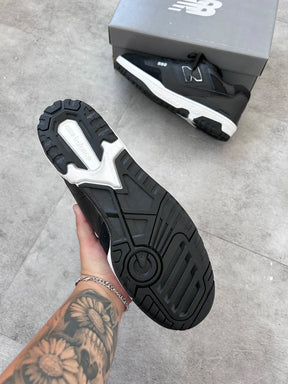 New Balance 550 - Couro Preto e Branco