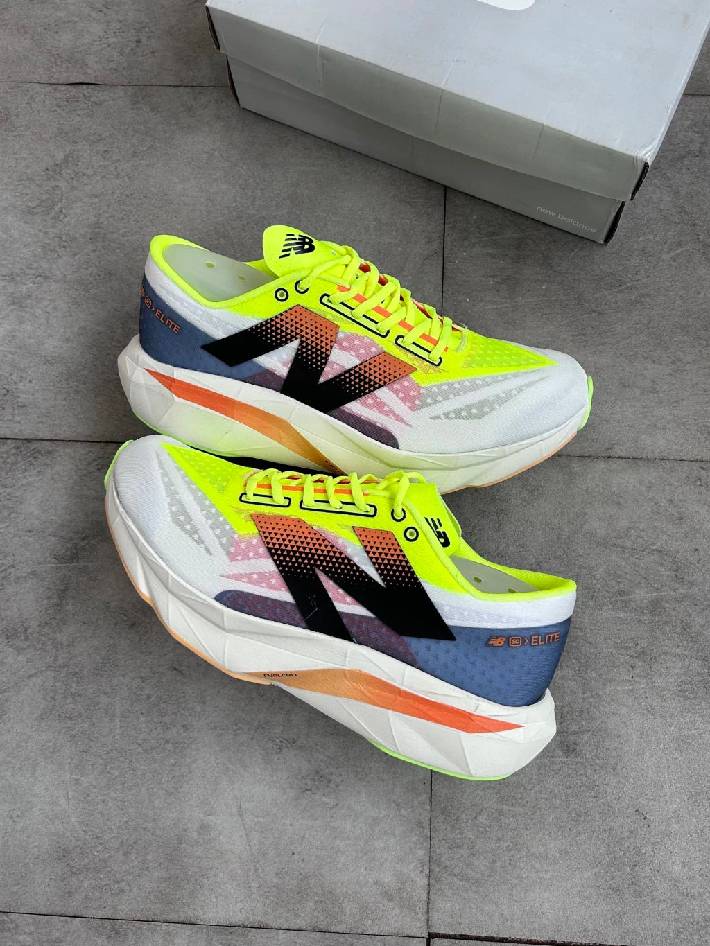New Balance Fuelcell Reben V4 - Amarelo e Branco