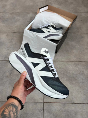 New Balance Fuelcell Rebel V4 - Branco e Azul