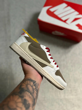 Air Jordan 1 Low - Travis Scott Reverse Mocha
