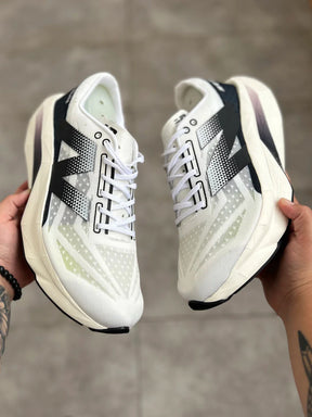 New Balance Fuelcell Rebel V4 - Branco e Preto